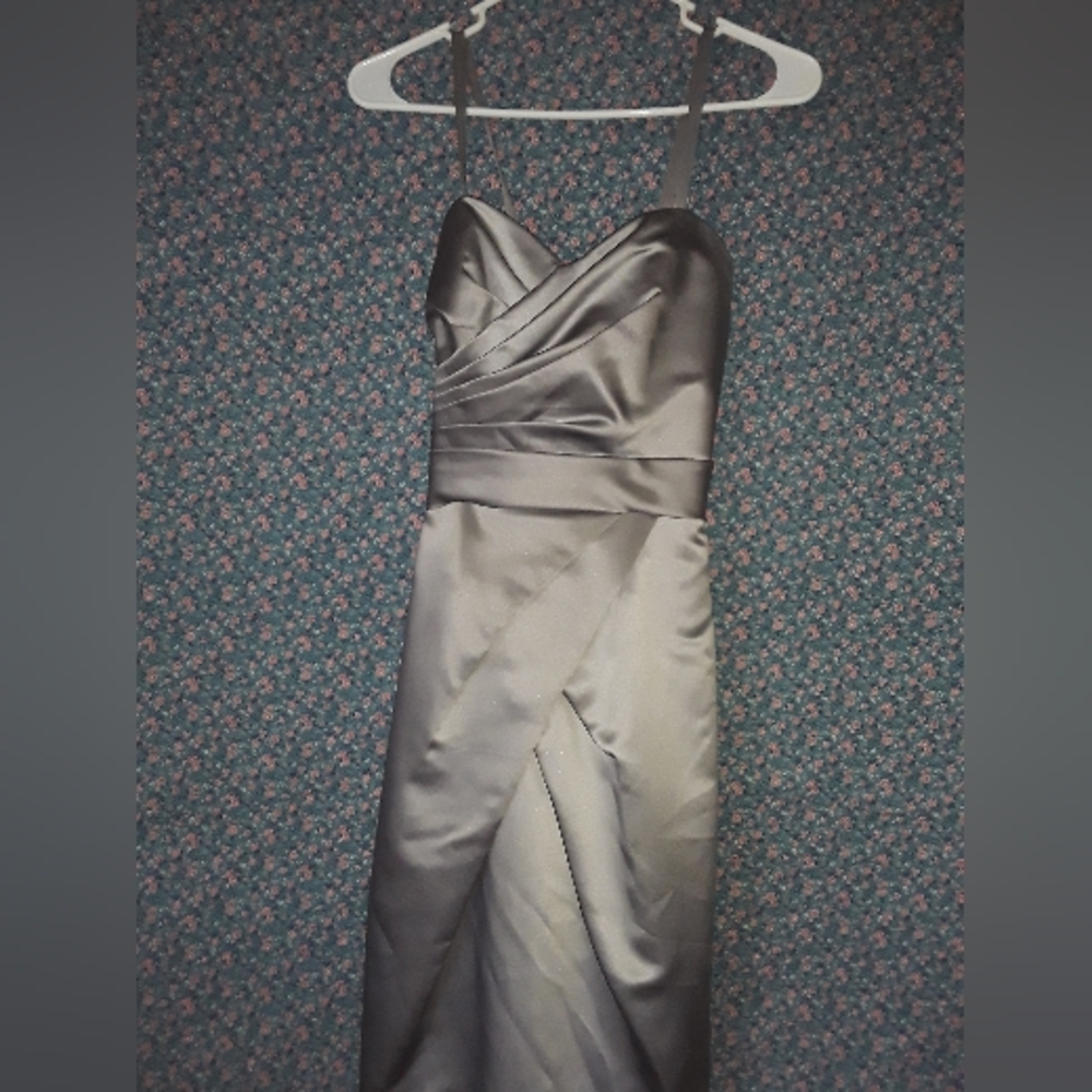 Metallic Impression bridal silver knee length cocktail dress. 10 in women's